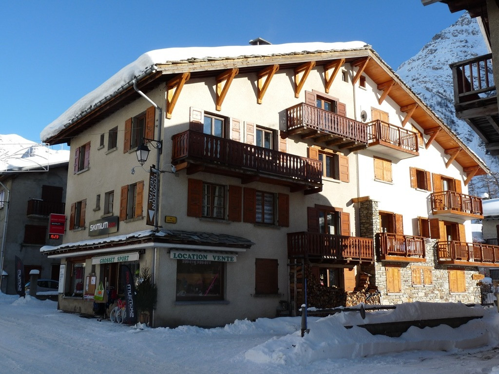 photo 0