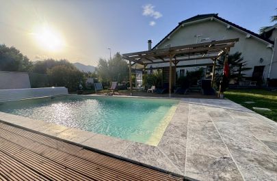 G&icirc;te n&deg;73G8146 AIX LES BAINS - Savoie - la cigale et la fourmi savoisienne