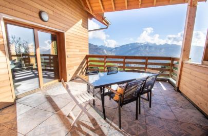 G&icirc;te n&deg;73G275103 SAINT PIERRE DE GENEBROZ - Savoie - La terrasse