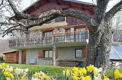 G&icirc;te n&deg;73G93127 LA PLAGNE TARENTAISE - Savoie - Printemps